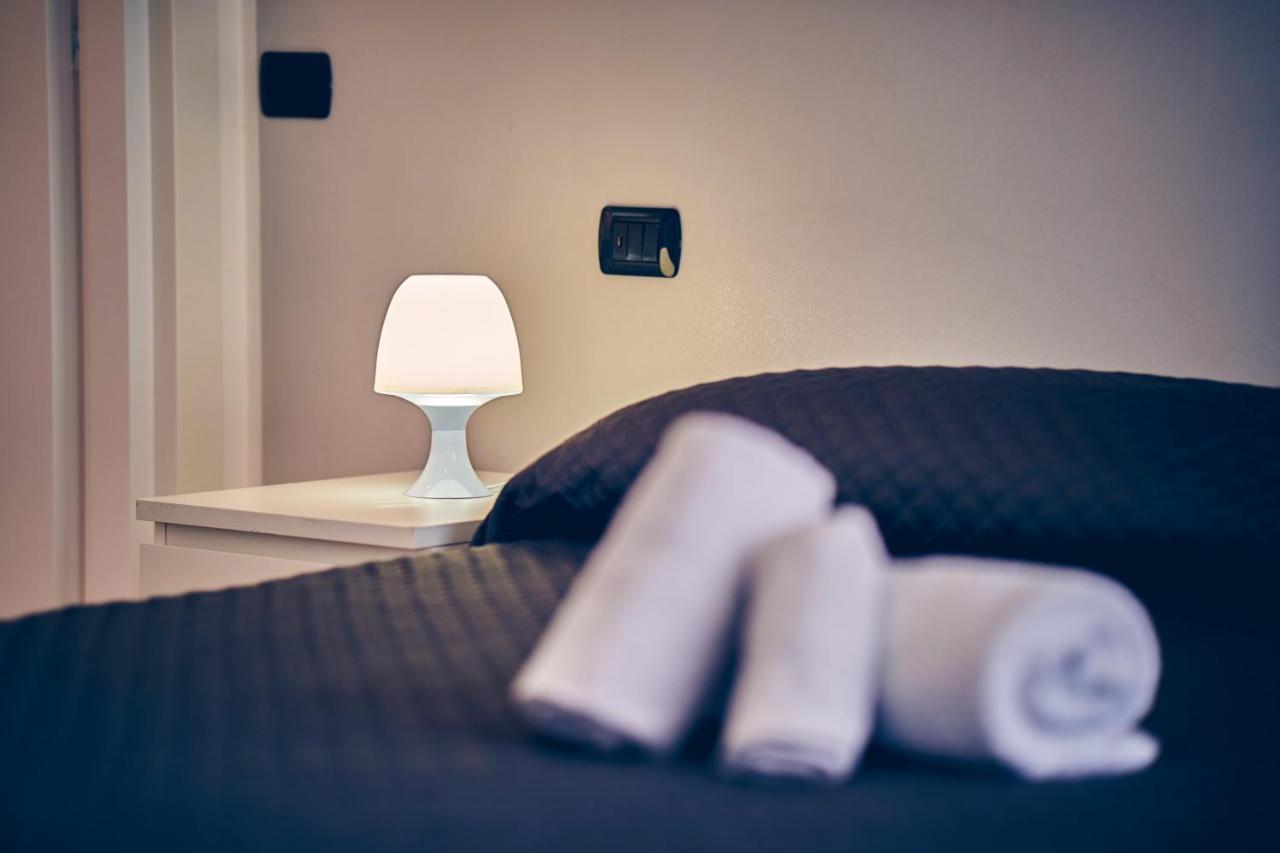 Travelershome 7Metri Guesthouse Ciampino Exterior foto
